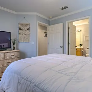 townhome-with-pool-access-steps-from-beach.hotels-destin.com/